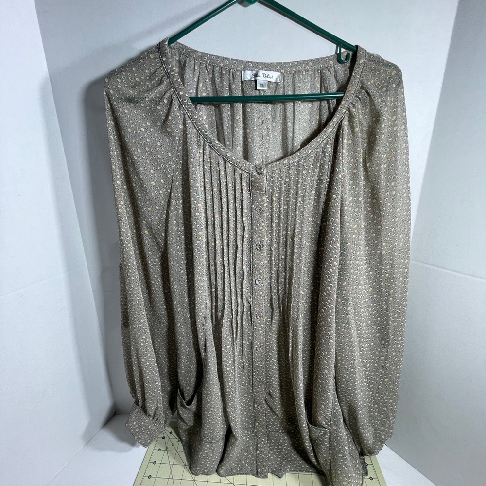 Women's Grey Top XL Tab Sleeves Pleated Front Green /yellow Dots Soft Feminine